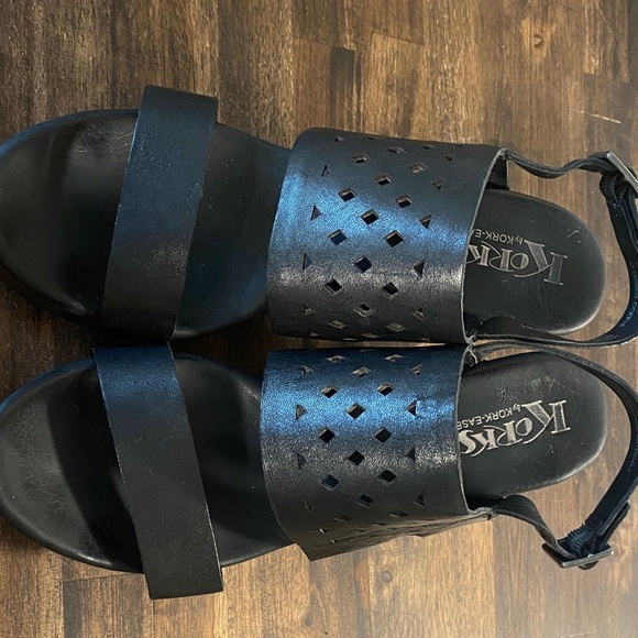 Korks Black Cut-Out Leather Sandals - Picture 1 of 8